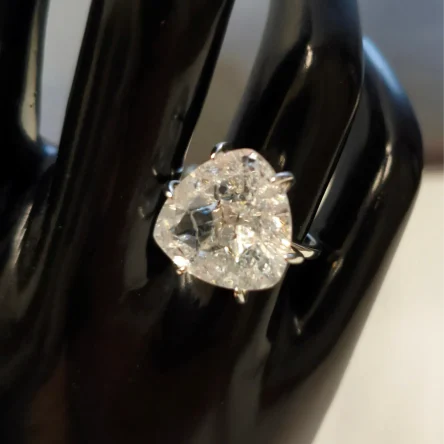 Льдистый хрусталь треугольник